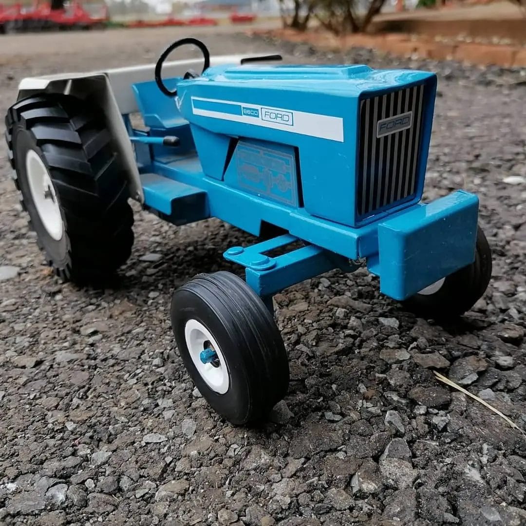 1-16_Scale_Ford_6600_3.webp
